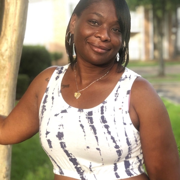 Meet your Posher, Tonya - Picture 1 of 1